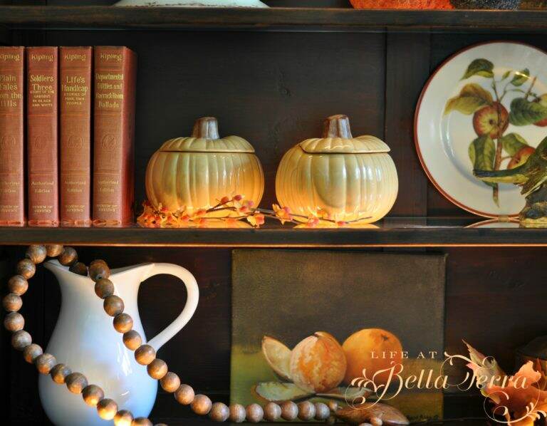 Fall Decor Touches in the Living Room