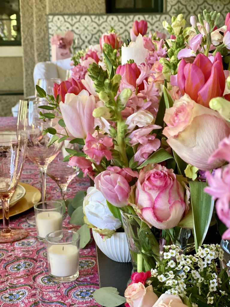 5 Valentine’s Day Tablescapes